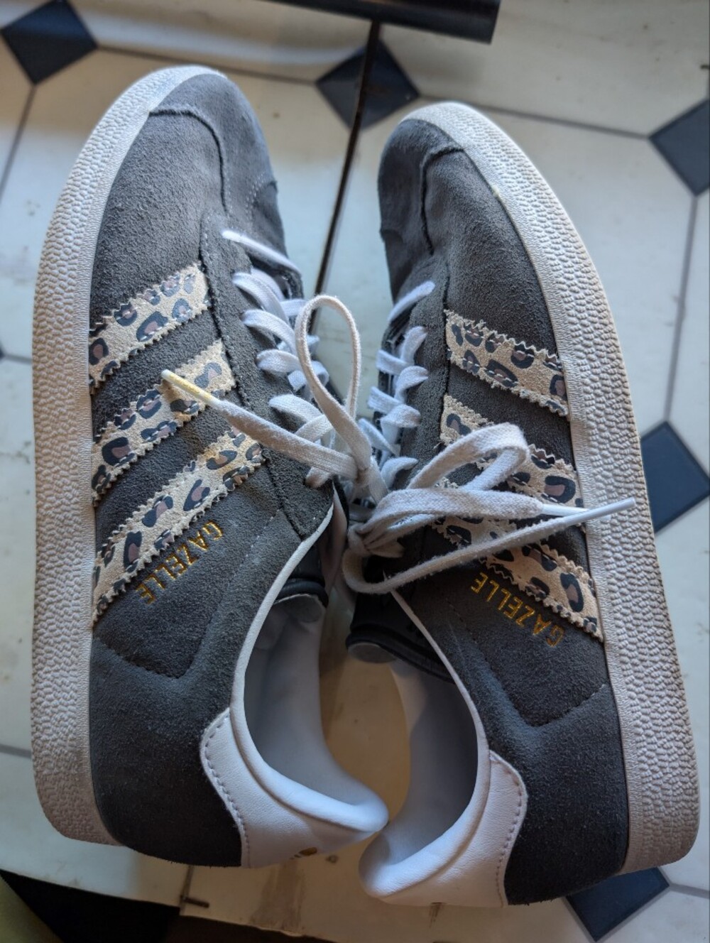 Adidas Gazelle Charcoal Grey Leopard Print Suede Sneakers IG0360 Womens 8.5